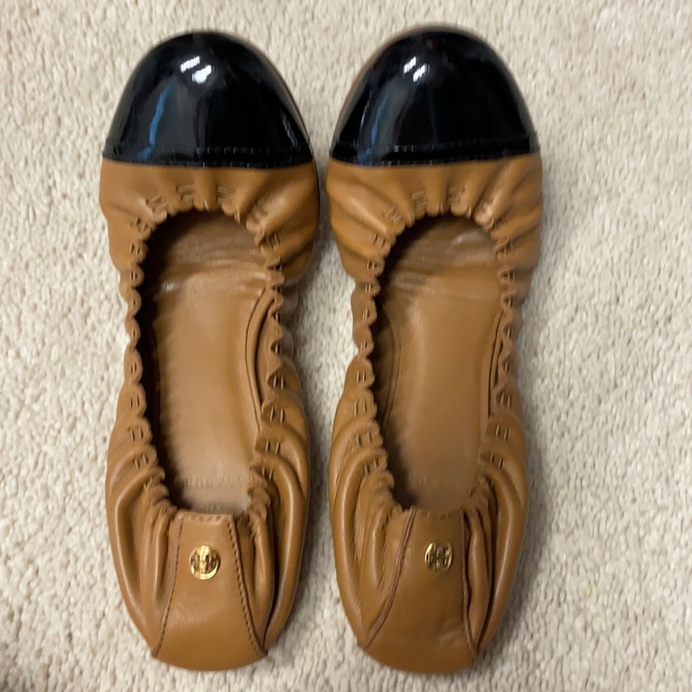 Tory Burch Patent Abbey Flat